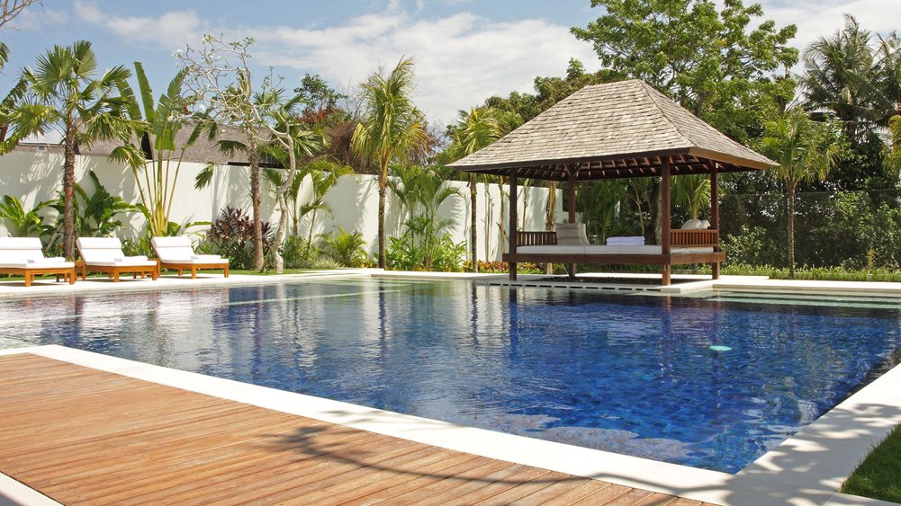 Villa Asante - Pool and bale